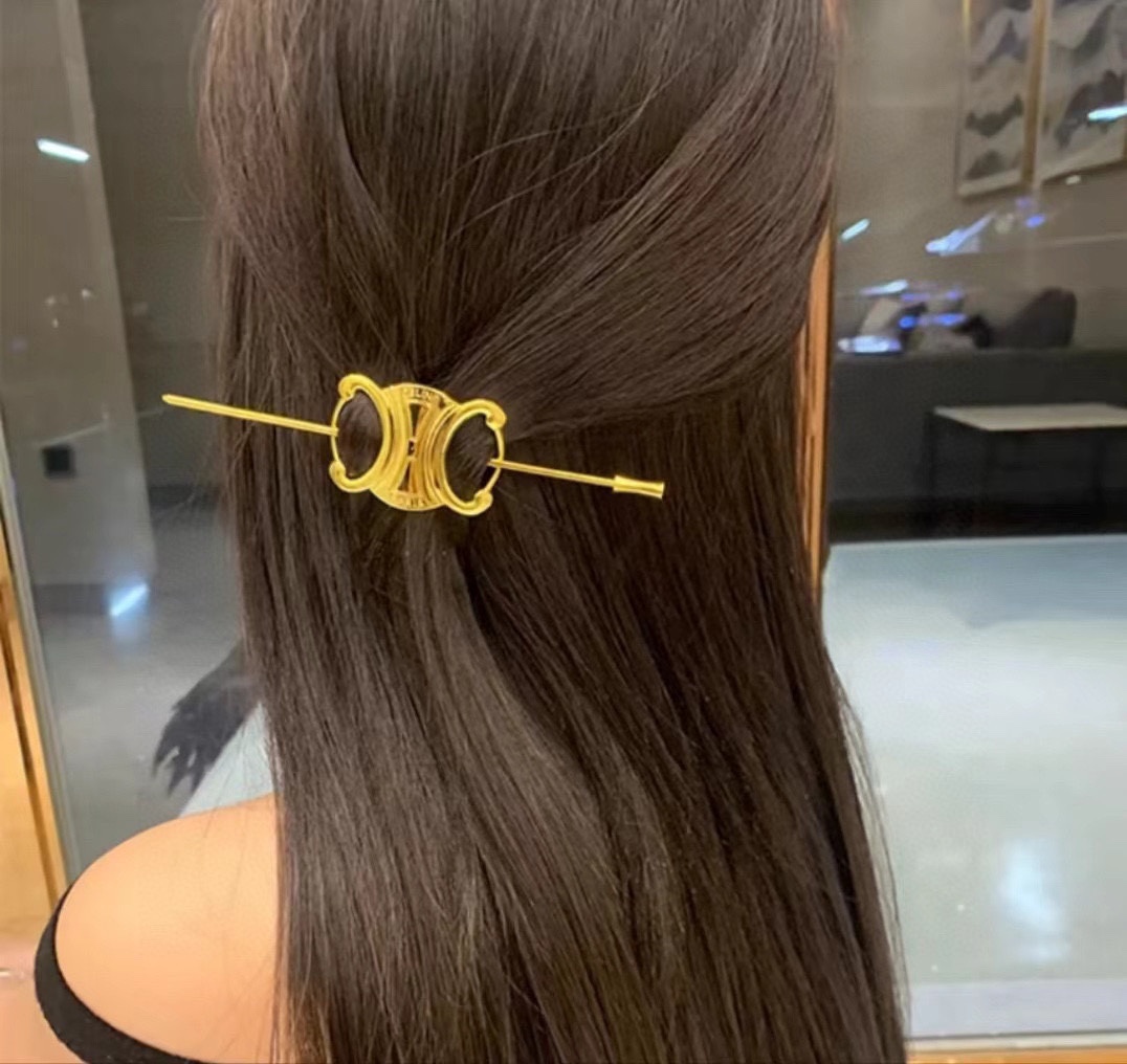 NO:282666,Packaging CELINE Arc de Triomphe French court style retro fashionable hairpin, comfortable and stress-free, a must-have for styling!  Very fashionable and versatile!  A must-have goddess!  celebrity style. Hair accessories, hairpins, celine, celine, hairpins19860909配包装 CELINE（赛琳）凯旋门法式宫廷风复古时髦发簪,佩戴舒适无压力,造型搭配必备！非常时尚百搭！女神必备！名媛范儿.发饰,发夹,celine,celine,hairpins,accessory
