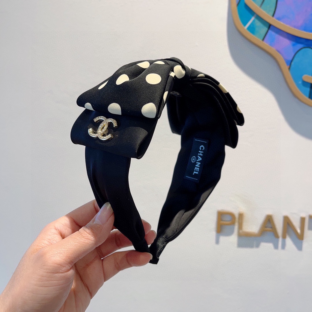 NO:282830,Packaging CHANEL (Chanel) new polka dot small fragrance big bow headband, retro headband, popular internet celebrity products recommended. It is matched with high-end materials, super exquisite, fashionable and versatile. Hairpins, hairpins, chanel, chanel, hairpins19860909配包装 CHANEL（香奈儿）新款波点小香大蝴蝶结发箍,复古头箍,网红爆款推荐 搭配高端材质,超精致,时尚百搭.发夹,发夹,chanel,chanel,hairpins,accessory