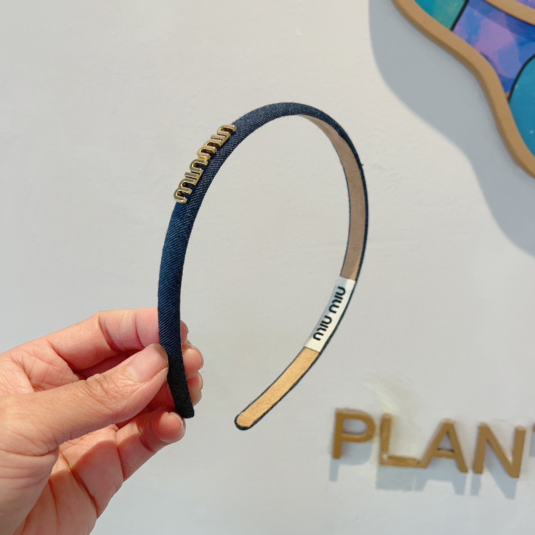 NO:282838,Packaging MIUMIU's new handmade narrow version denim headband, original single product, simple and versatile, a must-have for trendy women, super high-end!  hairpins, hairpins, miumiu, hairpins19860909配包装 MIUMIU（缪缪）新款手工制作窄版牛仔发箍,原单货,简约百搭,潮女必备品,超级的高大上！发夹,发夹,miumiu,hairpins,accessory