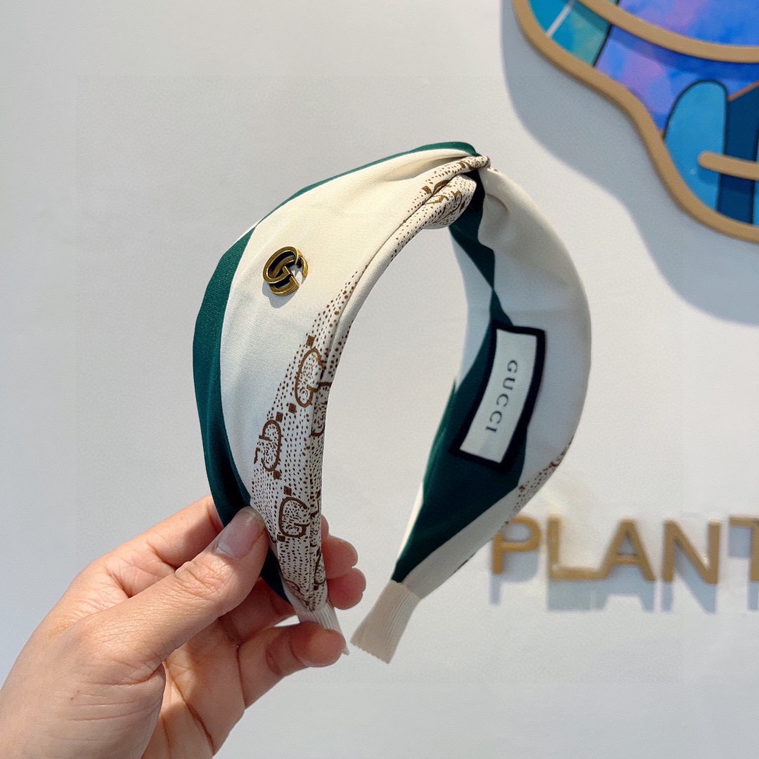 NO:282924,Packaged by Gucci Internet celebrity classic new wide version headband, goddess must-have single headband, very versatile and fashionable!  hairpins, hairpins, gucci, hairpins19860909配包装 Gucci古奇 网红经典新款宽版发箍,女神必备单品头箍,非常百搭,时尚潮流！发夹,发夹,gucci,hairpins,accessory