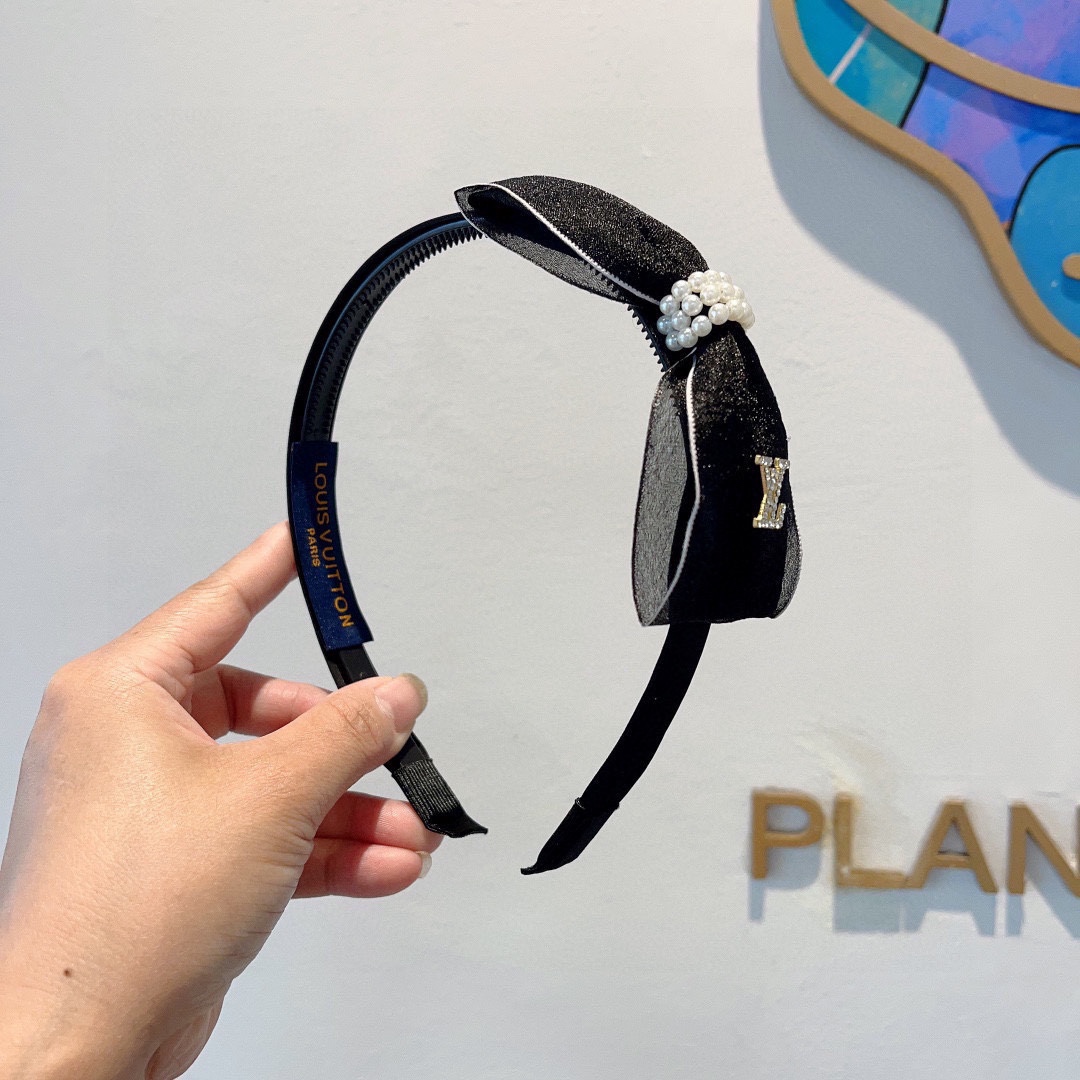 NO:282913,Packaging LV Louis Vuitton is popular with new Korean style headbands, fashionable headbands, the latest internet celebrity style is coming to be fashionable and versatile, and goddess must enter!  hairpin, hairpin, louis vuitton, louis vuitton, hairpins19860909配包装 LV 路易威登 火爆新款韩版发箍,时尚头箍,网红最新款来袭时尚百搭,女神必入！发夹,发夹,louis vuitton,louis vuitton,hairpins,accessory