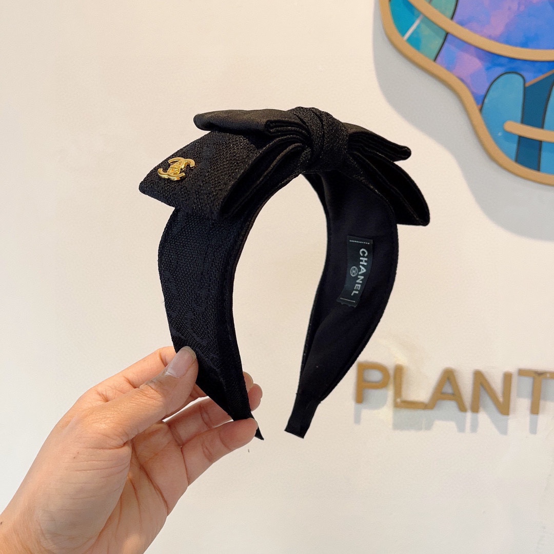 NO:282919,Packaging CHANEL (Chanel) latest small fragrance bow headband, retro headband, popular internet celebrity products recommended. It is matched with high-end materials, super exquisite, fashionable and versatile. Hairpins, hairpins, chanel, chanel, hairpins19860909配包装 CHANEL（香奈儿）最新款小香蝴蝶结发箍,复古头箍,网红爆款推荐 搭配高端材质,超精致,时尚百搭.发夹,发夹,chanel,chanel,hairpins,accessory