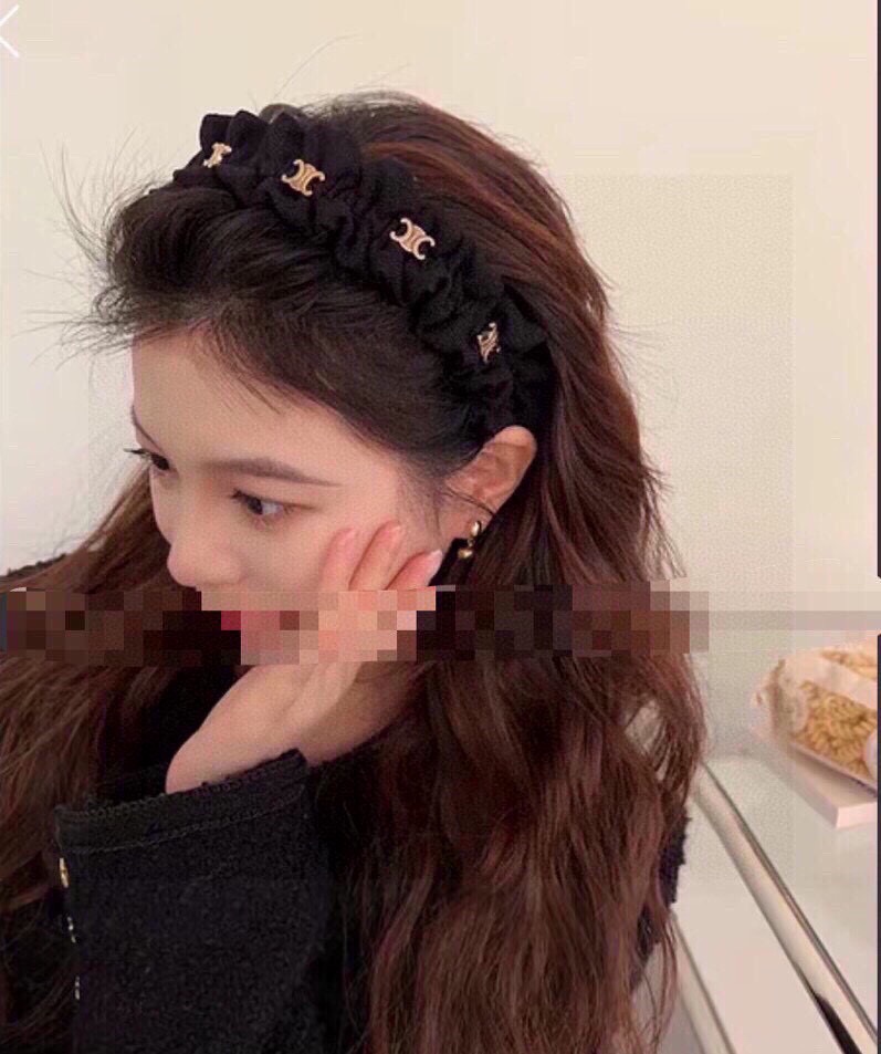 NO:282939,Packaging CELINE Internet celebrity popular product, comfortable to wear without pressure, must-have for styling!  Very fashionable and versatile!  A must-have goddess!  celebrity style. Hairpins, hairpins, celine, celine, hairpins19860909配包装 CELINE（赛琳）网红爆款,佩戴舒适无压力,造型搭配必备！非常时尚百搭！女神必备！名媛范儿.发夹,发夹,celine,celine,hairpins,accessory