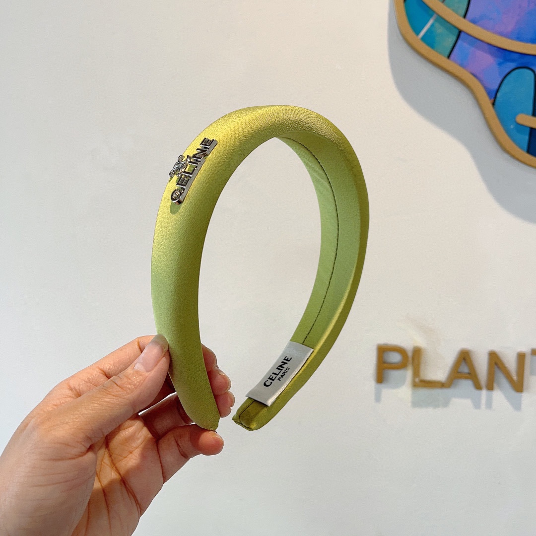 NO:283149,Packaging CELINE Internet celebrity sponge satin headband, comfortable to wear without pressure, must-have for styling!  Very fashionable and versatile!  A must-have headband for goddesses!  celebrity style. Hairpins, hairpins, celine, celine, hairpins19860909配包装 CELINE（赛琳）网红款海绵缎面发箍 佩戴舒适无压力,造型搭配必备！非常时尚百搭！女神必备头箍！名媛范儿.发夹,发夹,celine,celine,hairpins,accessory