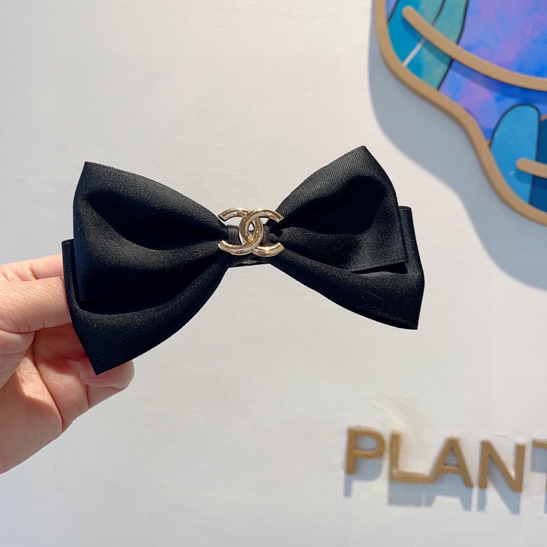 NO:283561,Packaging CHANEL (Chanel) celebrity-like bow-clip hair clip, slingshot clip, internet celebrity recommended style, retro bow style, super versatile!  Recommended by knocking on the blackboard, letting you become a big brand instantly!  hairpins, hairpins, chanel, chanel, hairpins19860909配包装 CHANEL（香奈儿）明星同款蝴蝶结抓夹发夹 弹弓夹 网红推荐款 复古蝴蝶结款,超级百搭哦！敲黑板推荐,让你秒变大牌范儿！发夹,发夹,chanel,chanel,hairpins,accessory