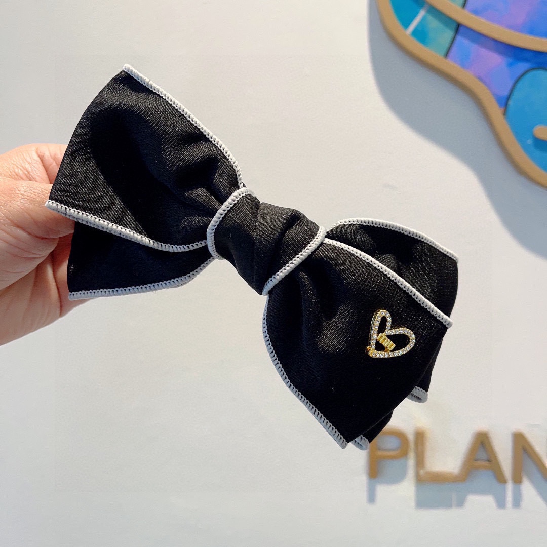 NO:283249,Packaging: Miumiu (Miao Miao) star-like bow grab clip hairpin, slingshot clip, internet celebrity recommended style, retro bow style, super versatile!  Recommended by knocking on the blackboard, letting you become a big brand instantly!  hairpins, hairpins, miumiu, hairpins19860909配包装 miumiu（缪缪）明星同款蝴蝶结抓夹发夹 弹弓夹 网红推荐款 复古蝴蝶结款,超级百搭哦！敲黑板推荐,让你秒变大牌范儿！发夹,发夹,miumiu,hairpins,accessory