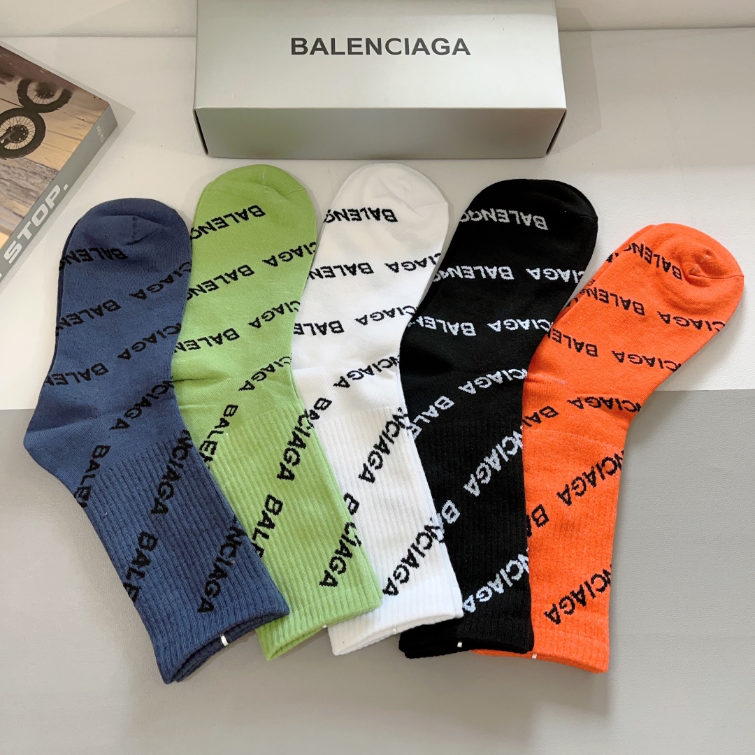 配包装一盒5双BALENCIAGA巴黎世家高版本超级柔软长筒袜子潮人必不可少的时尚专柜代购长筒袜子搭配起