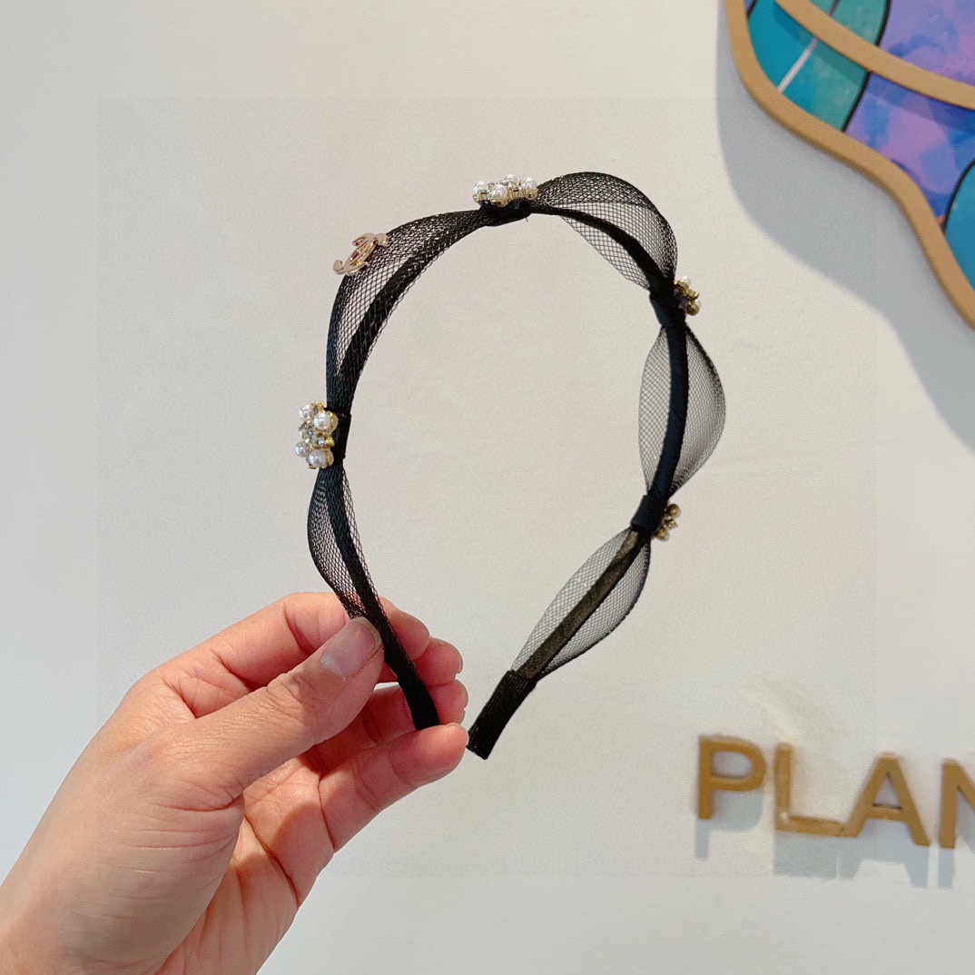 NO:283613,With packaging CHANEL's latest small fragrant headband, retro headband, popular internet celebrity products recommended, super exquisite, fashionable and versatile!  hairpins, hairpins, chanel, chanel, hairpins19860909配包装 CHANEL（香奈儿）最新款小香发箍,复古头箍,网红爆款推荐 超精致,时尚百搭！发夹,发夹,chanel,chanel,hairpins,accessory