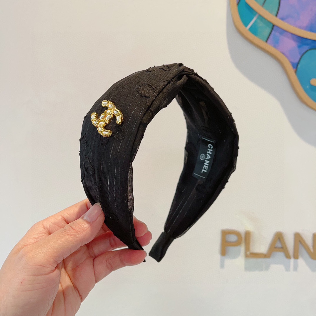 NO:283620,Packaging CHANEL (Chanel) new exquisite petal wide-edged headband, retro internet celebrity popular headband. Paired with high-end materials, super exquisite, fashionable and high-end versatile style. Hairpins, hairpins, chanel, chanel, hairpins19860909配包装 CHANEL（香奈儿）新款精美花瓣宽边发箍,复古网红爆款头箍 搭配高端材质,超精致,时尚高级感百搭款.发夹,发夹,chanel,chanel,hairpins,accessory