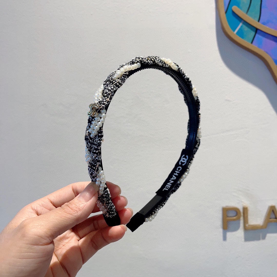 NO:283871,Packaging CHANEL (Chanel) new small fragrant pearl hairband, atmosphere French retro headband, popular internet celebrity products recommended, high-end materials, fashionable and versatile. Hairpins, hairpins, chanel, chanel, hairpins19860909配包装 CHANEL（香奈儿）新款小香珍珠发箍,氛围感法式复古头箍、网红爆款推荐 搭配高端材质,时尚百搭.发夹,发夹,chanel,chanel,hairpins,accessory