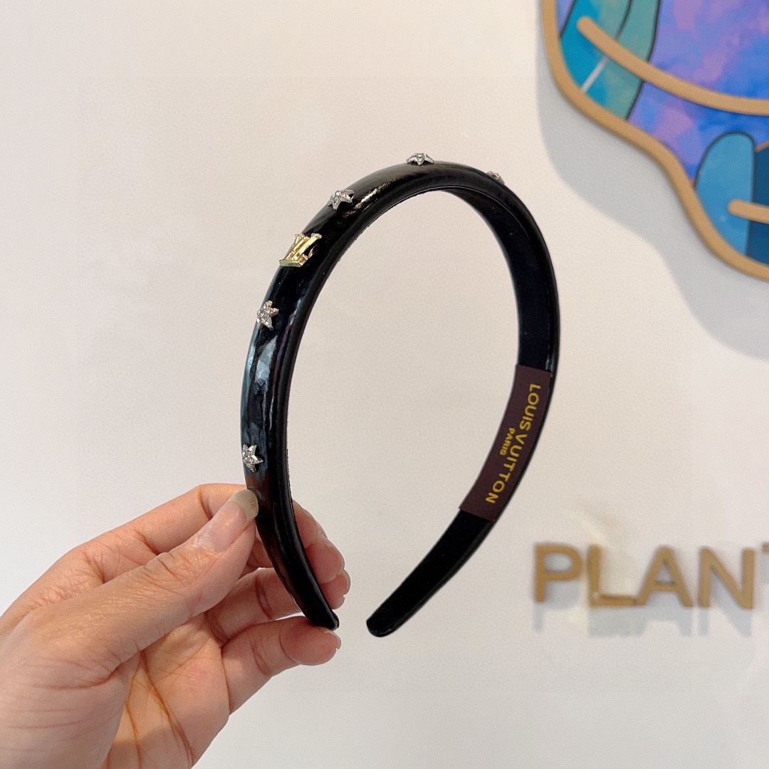 NO:283875,Packaging LV Louis Vuitton is popular with new Korean version of personalized star headbands, fashionable headbands, the latest internet celebrity style is coming to be fashionable and versatile, and goddess must enter!  hairpin, hairpin, louis vuitton, louis vuitton, hairpins19860909配包装 LV 路易威登 火爆新款韩版个性星星发箍,时尚头箍,网红最新款来袭时尚百搭,女神必入！发夹,发夹,louis vuitton,louis vuitton,hairpins,accessory