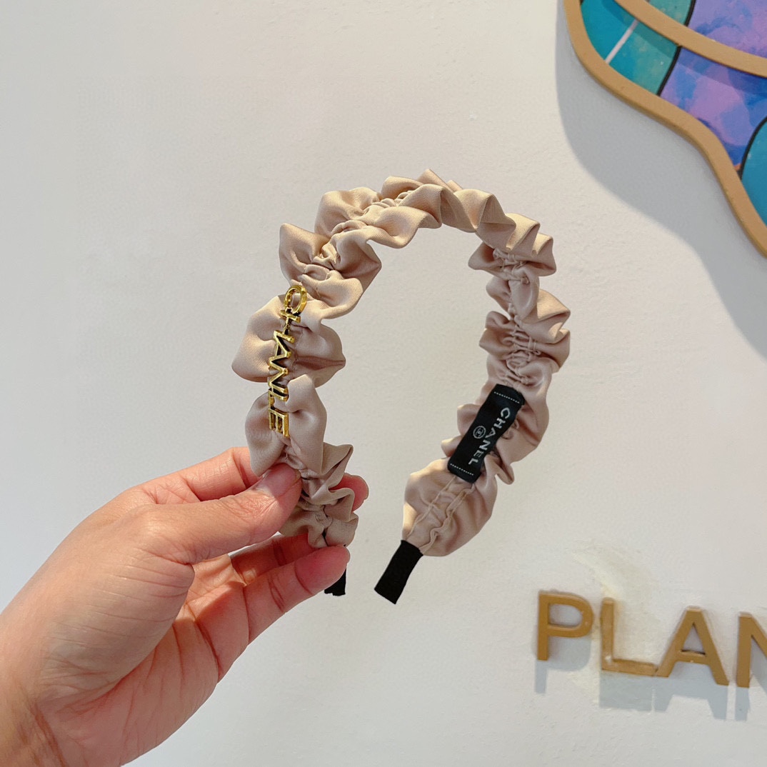 NO:283848,With packaging CHANEL's latest small silk headband, fragrant nipple headband, retro headband, popular internet celebrity products, super exquisite, fashionable and versatile!  hairpins, hairpins, chanel, chanel, real silk, hairpins19860909配包装 CHANEL（香奈儿）最新款小香真丝发箍,香奶奶头箍,复古头箍,网红爆款推荐 超精致,时尚百搭！发夹,发夹,chanel,chanel,real silk,hairpins,accessory