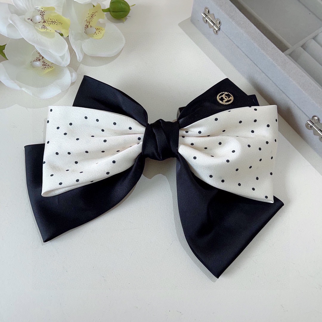 NO:283883,Packaging CHANEL (Chanel) New European and American bow slingshot clip, same style as celebrities, versatile and fashionable hairpins, wear it with a full of tall and tall hairpins. Hairpins, hairpins, chanel, chanel, hairpins19860909配包装 CHANEL（香奈儿） 欧美新款蝴蝶结弹弓夹,明星同款 ,百搭时尚发夹, 戴上它满满的高大上.发夹,发夹,chanel,chanel,hairpins,accessory