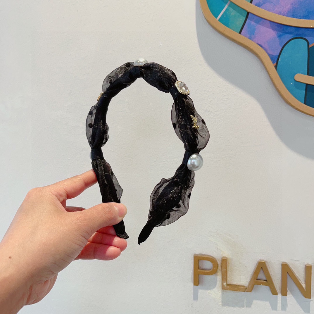 NO:283918,Packaging LV Louis Vuitton is popular with new headbands, fashionable silk headbands, the latest counter models are coming to be fashionable and versatile, and goddess must enter!  hairpin, hairpin, louis vuitton, louis vuitton, real silk, hairpins19860909配包装 LV 路易威登 火爆新款发箍,时尚真丝头箍,专柜最新款来袭时尚百搭,女神必入 ！发夹,发夹,louis vuitton,louis vuitton,real silk,hairpins,accessory