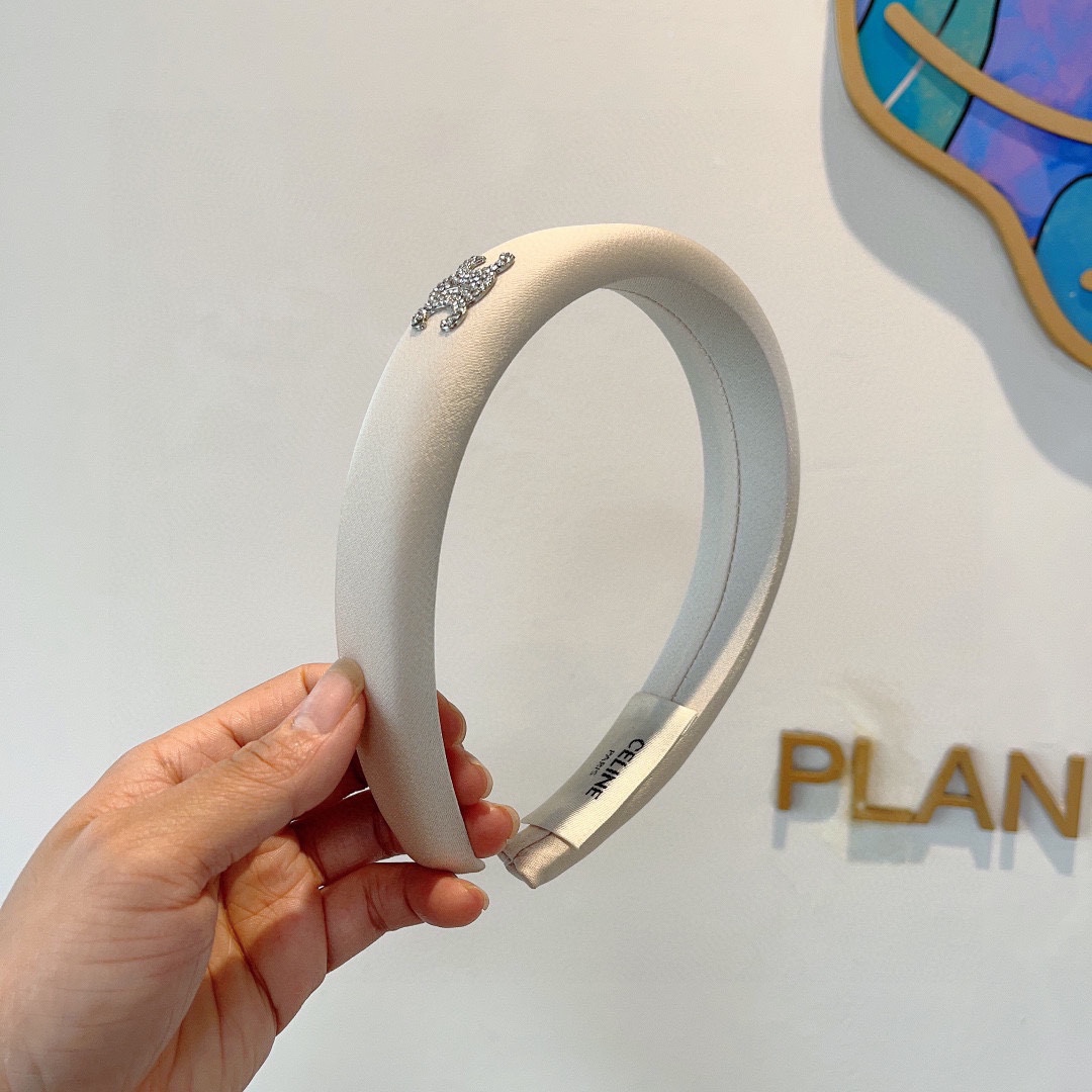 NO:284228,Packaging CELINE Internet celebrity popular product, comfortable to wear without pressure, must-have for styling!  Very fashionable and versatile!  A must-have goddess!  celebrity style. Hairpins, hairpins, celine, celine, hairpins19860909配包装 CELINE（赛琳）网红爆款,佩戴舒适无压力,造型搭配必备！非常时尚百搭！女神必备！名媛范儿.发夹,发夹,celine,celine,hairpins,accessory