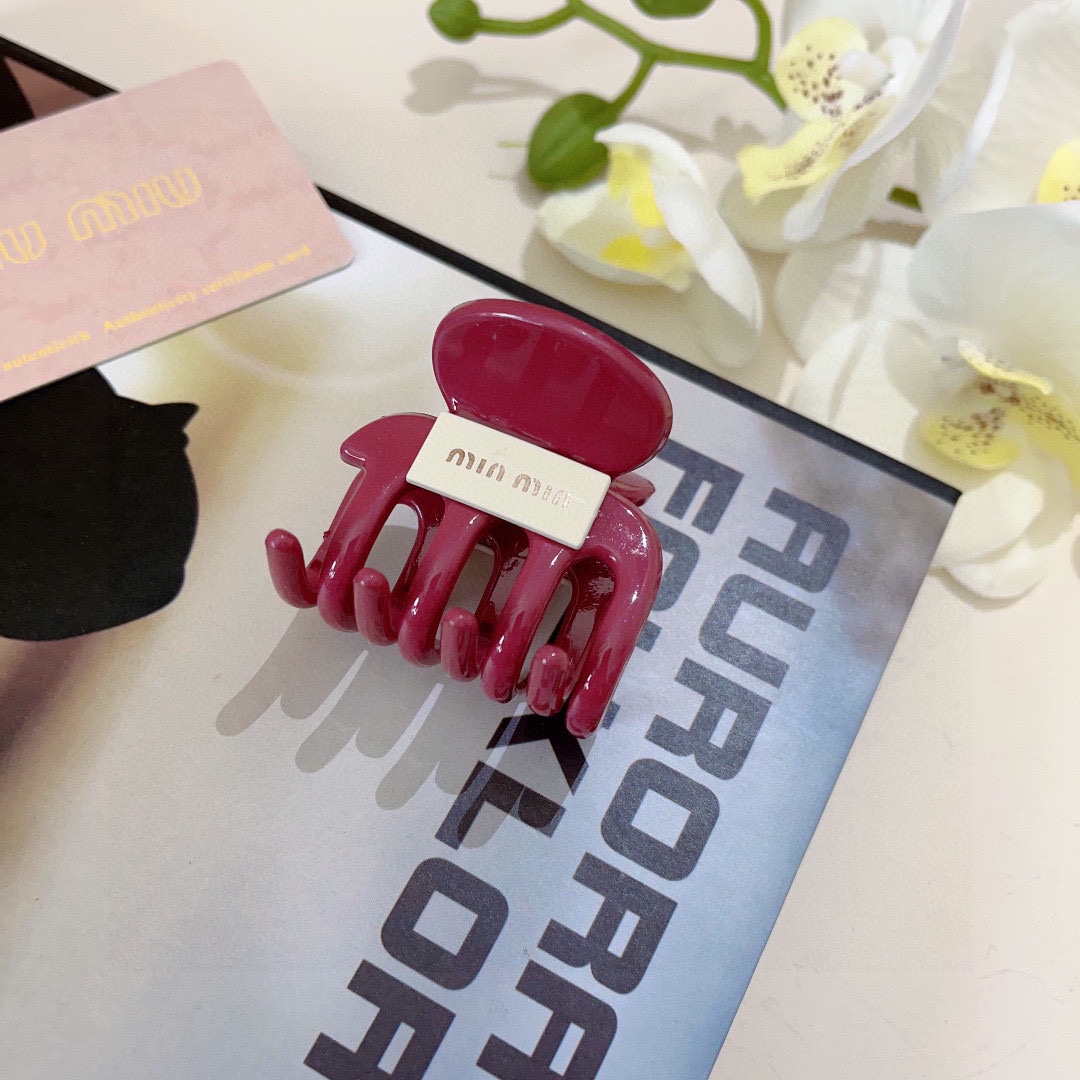 NO:284542,Packaging (single) MIUMIU (Miao Miu) new high-end summer colored hair clips, acrylic original single product, simple and versatile, super high-end!  hairpins, hairpins, miumiu, hairpins19860909配包装（单个） MIUMIU（缪缪）新款高级感夏季彩色盘发抓夹 、亚克力原单货,简约百搭,超级的高大上！发夹,发夹,miumiu,hairpins,accessory