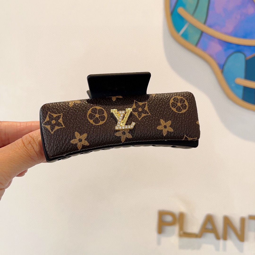 NO:284763,Packaging Dior (Dior) New European and American trendy clips, same style as celebrities, goddess must-have items, very versatile, fashionable hairpins, wear it full of tallness. Multi-color hairpins, hairpins, dior, dior, hairpins19860909配包装 Dior（迪奥） 欧美新款潮流抓夹,明星同款 女神必备单品,非常百搭,时尚发夹, 戴上它满满的高大上.多色可选发夹,发夹,dior,dior,hairpins,accessory