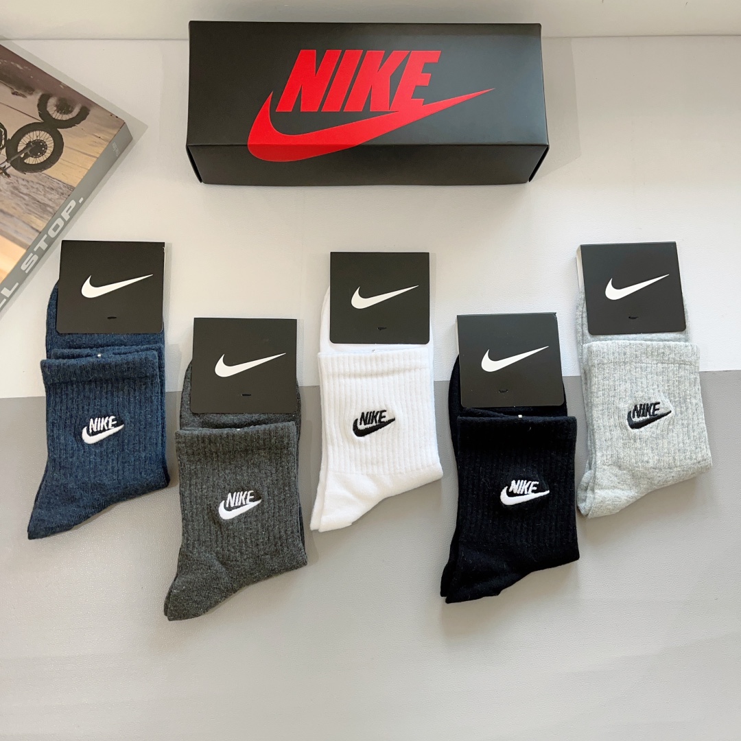 配包装一盒5双新款Nike/耐克高版本刺绣加厚中筒短袜超柔软面料专柜同步男款袜子抗菌防臭吸汗透气百搭款！