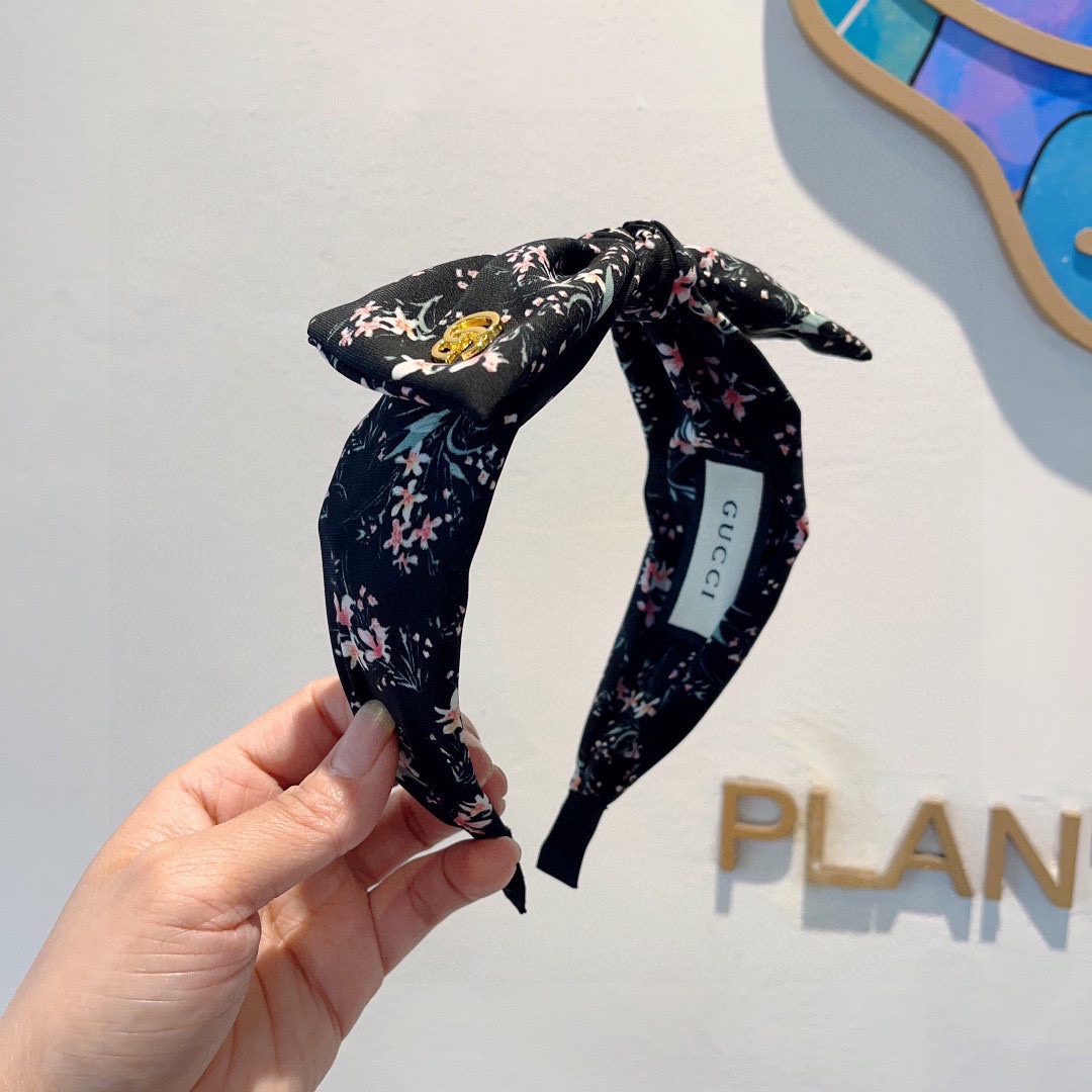 NO:285275,Packaging Gucci Internet celebrity classic printed fabric bow wide version headband, goddess must-have single headband, very versatile and fashionable style!  hairpins, hairpins, gucci, hairpins19860909配包装 Gucci古奇 网红经典印花布艺蝴蝶结宽版发箍,女神必备单品头箍,非常百搭,时尚潮流款！发夹,发夹,gucci,hairpins,accessory