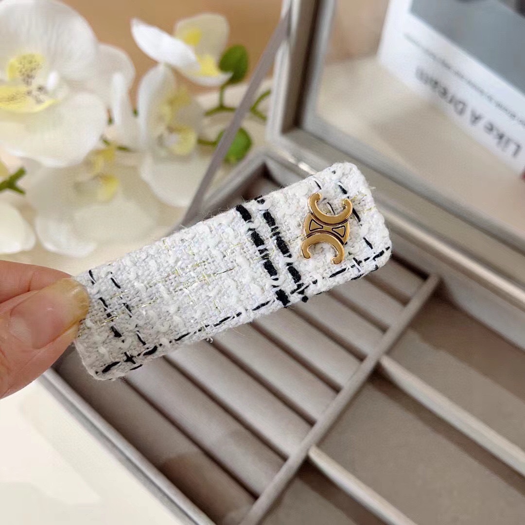 NO:285266,Packaging CELINE Arc de Triomphe new hairpin, classic BB clip, bang clip, super exquisite, it will be awesome when you turn pictures!  Counter shipping hairpins, hairpins, celine, celine, hairpins19860909配包装 CELINE（赛琳） 凯旋门新款发夹,经典BB夹,刘海夹 超精致,转图必爆哈！专柜出货发夹,发夹,celine,celine,hairpins,accessory