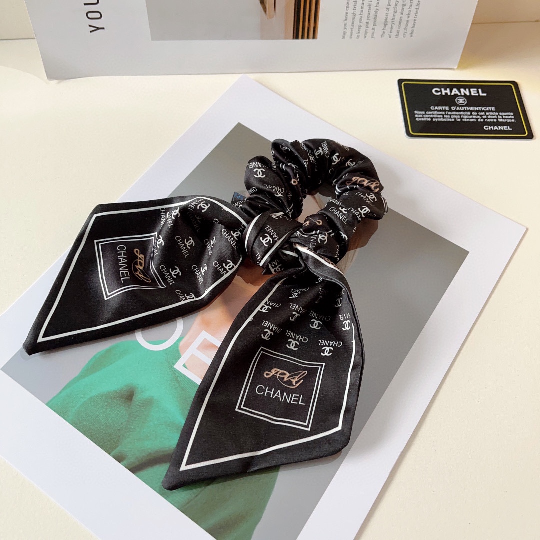NO:285268,Packaging CHANEL Chanel letter streamer ponytail hair ring bow colon ring, high-end Korean silk small fragrance rubber band, classic pattern design, high-end and atmospheric, celebrity style, hairpins, chanel, chanel, real silk, hairpins19860909配包装 CHANEL 香奈儿字母飘带马尾发圈 蝴蝶结肠圈,高档韩版真丝小香风皮筋,经典花型设计, 高端大气,名媛范儿,发夹,发夹,chanel,chanel,real silk,hairpins,accessory