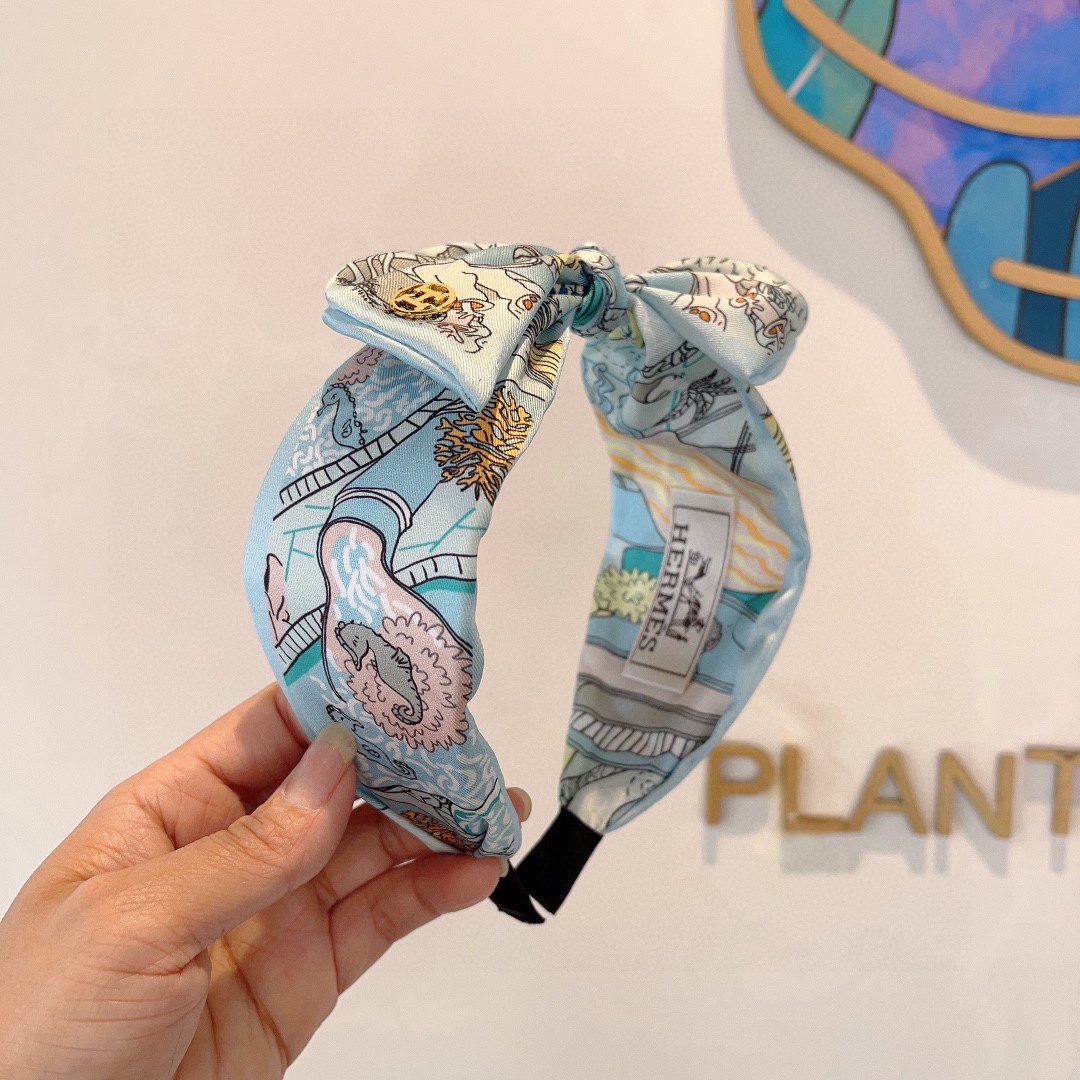 NO:285276,Packaging Hermes (Hermes) is a popular custom bow headband, the same style of the internet celebrity headband, imported silk fabric, export orders and details are all shot!  The special fabric is very textured!  hairpins, hairpins, hermes, hermes, real silk, hairpins19860909配包装 Hermes（爱马仕） 火爆定制款蝴蝶结发箍,网红同款头箍、 进口真丝面料, 出口订单、细节全部实拍！特制面料非常显质感！发夹,发夹,hermes,hermes,real silk,hairpins,accessory