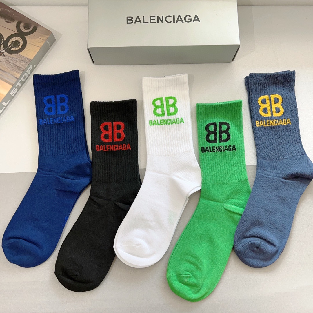 配包装一盒5双BALENCIAGA巴黎世家高版本超级柔软长筒袜子潮人必不可少的时尚专柜代购长筒袜子搭配起