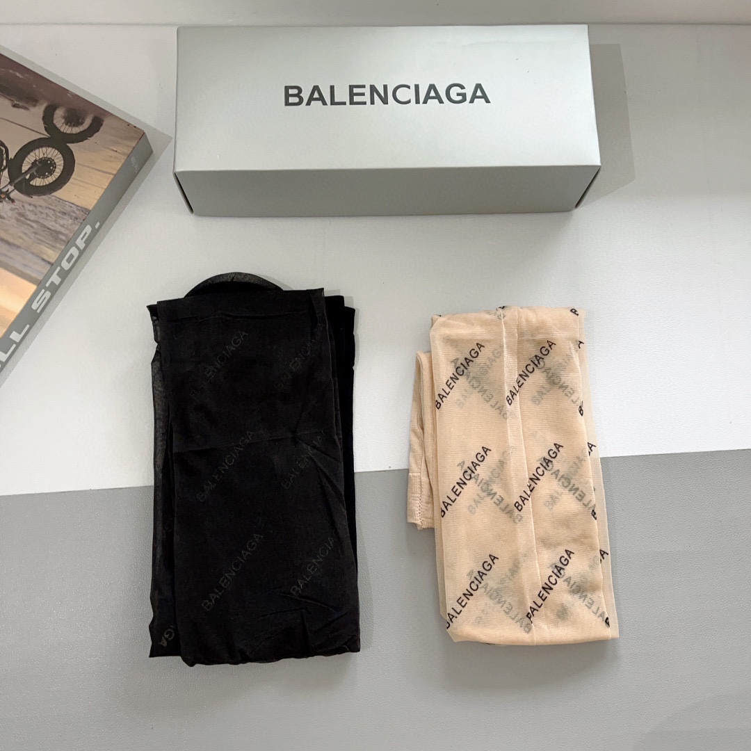 配包装一盒1双BALENCIAGA巴黎世家爆款经典字母连裤袜！好看到爆炸欧美大牌丝袜潮人秋冬必备单品潮人