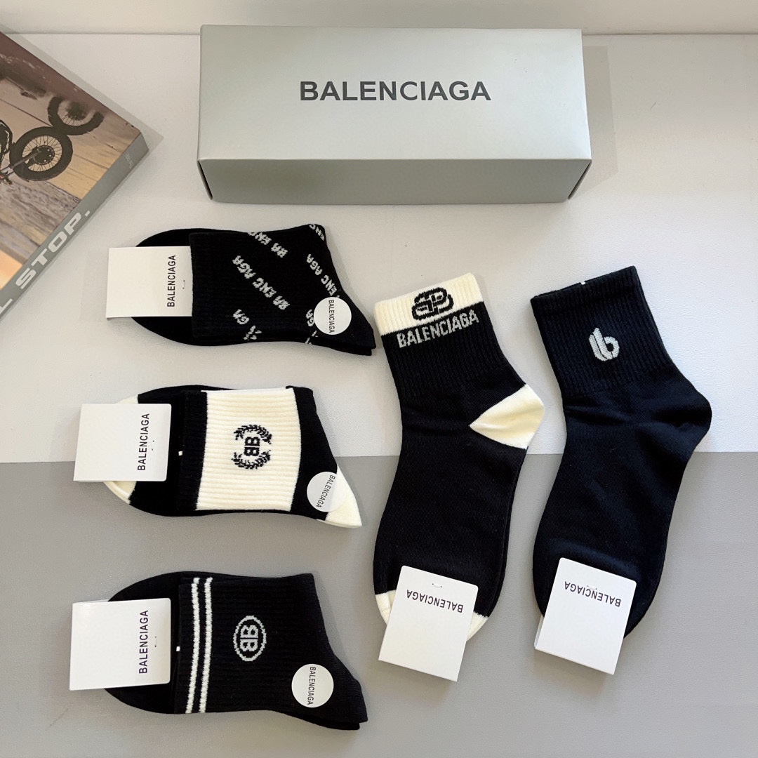 配包装一盒5双BALENCIAGA巴黎世家高版本超级柔软中筒袜子潮人必不可少的时尚专柜代购袜子搭配起来超