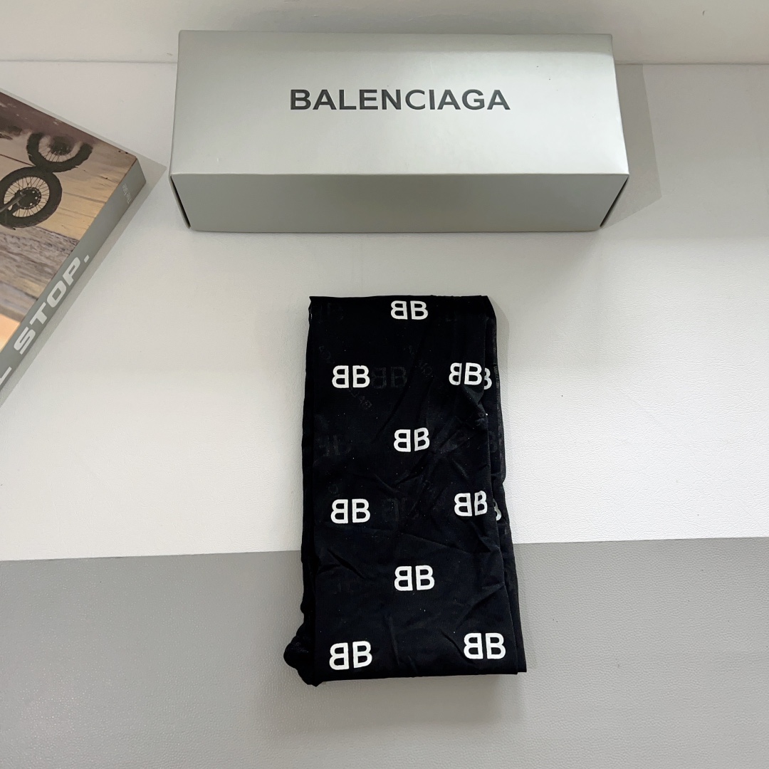 配包装一盒1双BALENCIAGA巴黎世家爆款字母袜子连裤袜好看到爆炸欧美大牌丝袜潮人秋冬必备单品搭配起