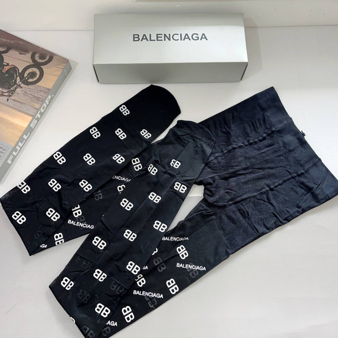 配包装一盒1双BALENCIAGA巴黎世家爆款字母袜子连裤袜好看到爆炸欧美大牌丝袜潮人秋冬必备单品搭配起