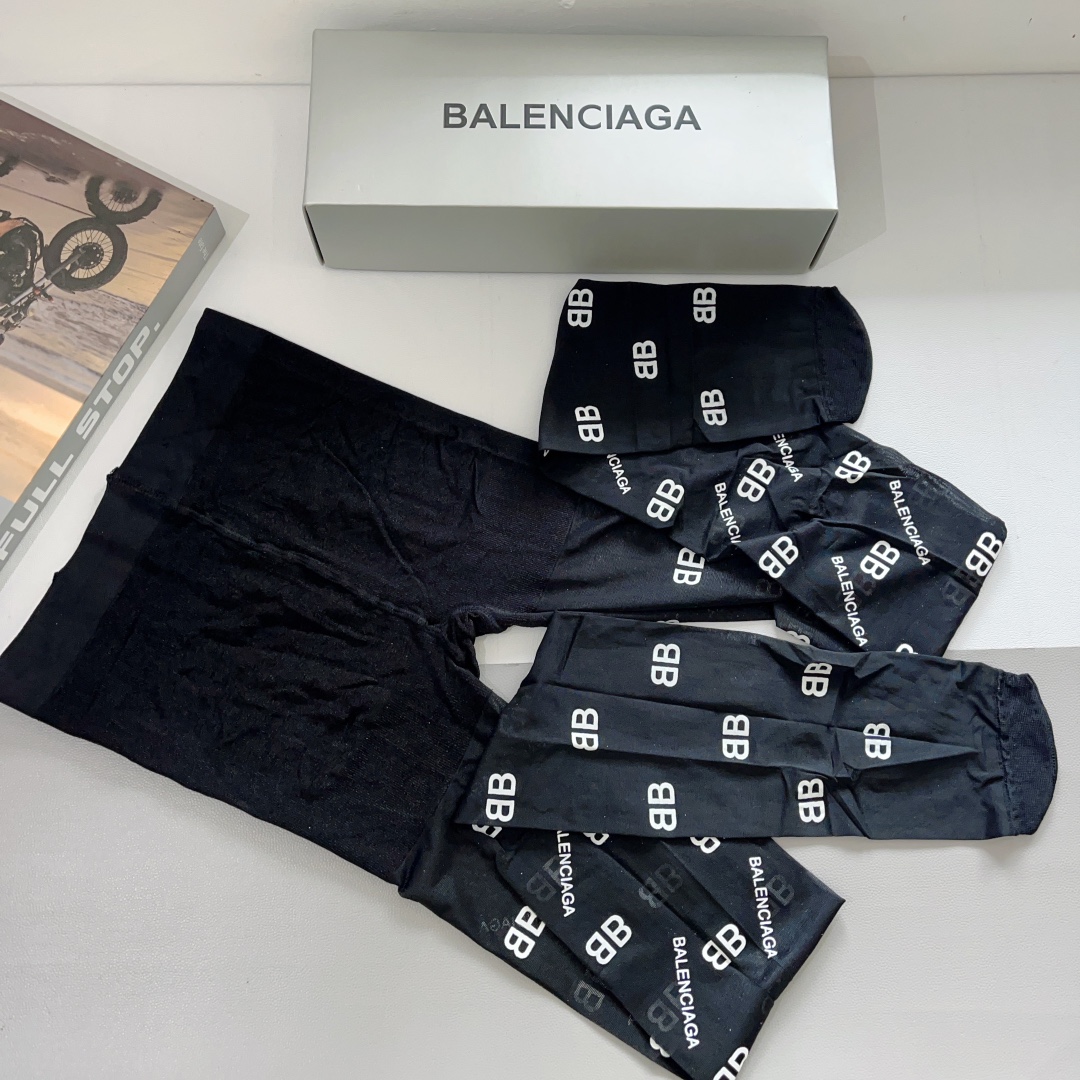 配包装一盒1双BALENCIAGA巴黎世家爆款字母袜子连裤袜好看到爆炸欧美大牌丝袜潮人秋冬必备单品搭配起