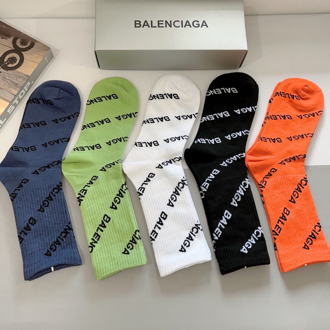 配包装一盒5双BALENCIAGA巴黎世家高版本超级柔软长筒袜子潮人必不可少的时尚专柜代购长筒袜子搭配起