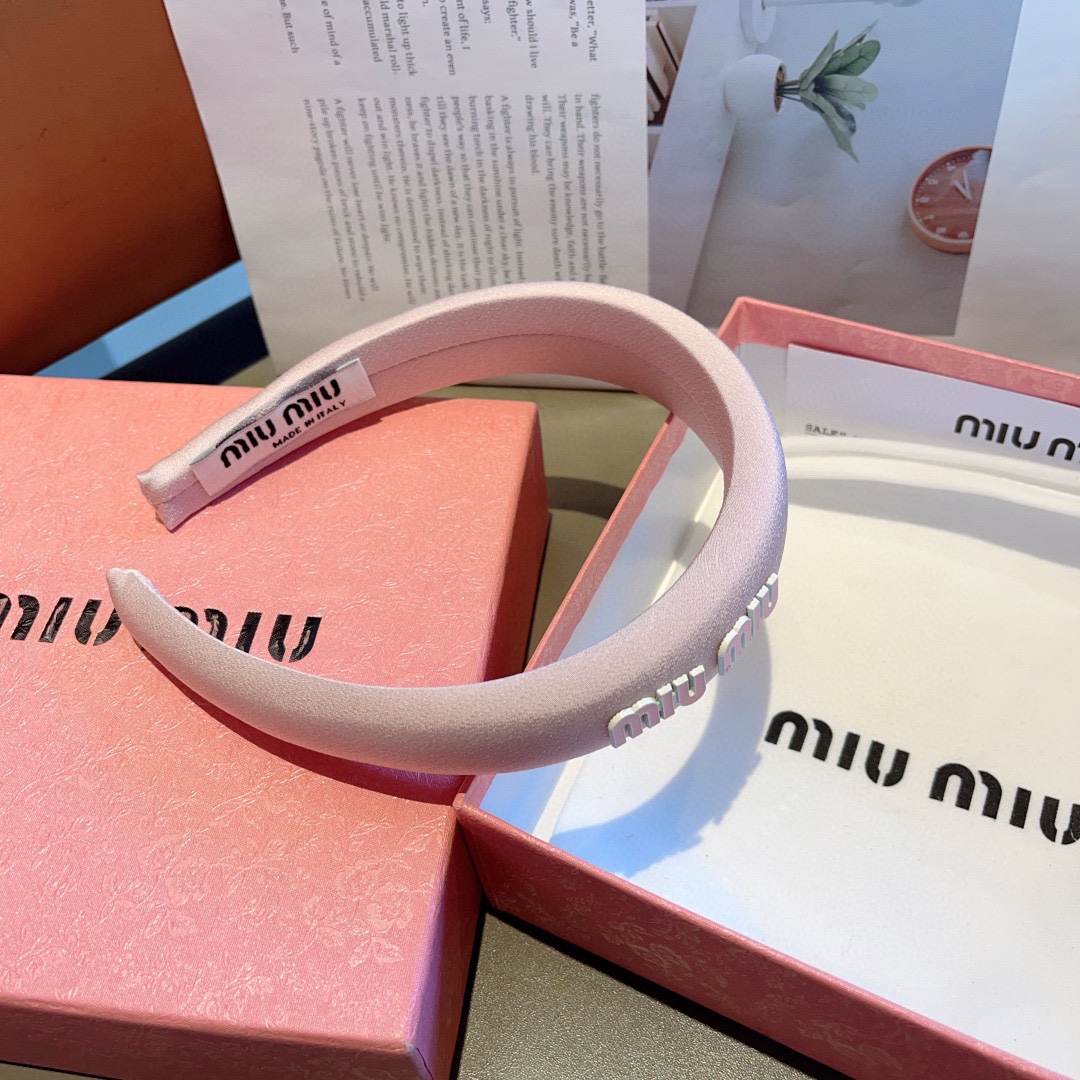 MIUMIU缪缪新款甜美字母手工制作缎面发箍少女感简约百搭头箍潮女必备品超级的高大上！多色可选