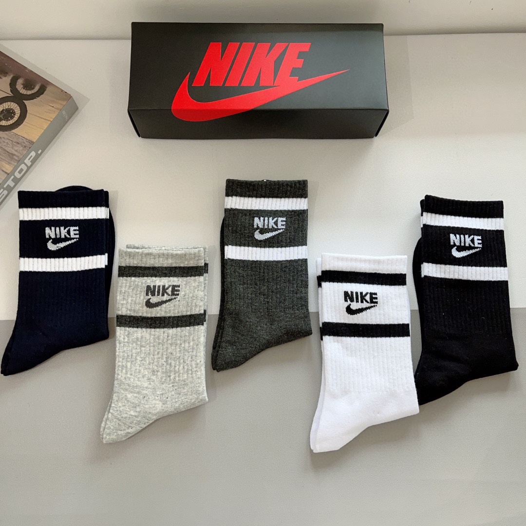 （一盒5双）
新款 Nike/耐克 经典男女款专柜同步纯棉长筒袜子、百搭款 高品质 抗菌防臭吸汗透气得意