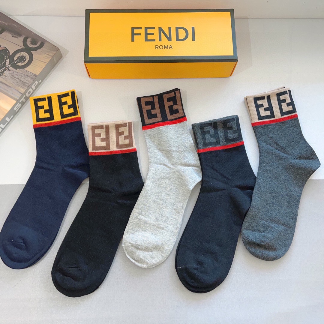 （一盒5双）
FENDI 芬迪经典男款中长款袜子❗️高版本纯棉材质柔软，秒杀市场普通货，经典的双F图案l