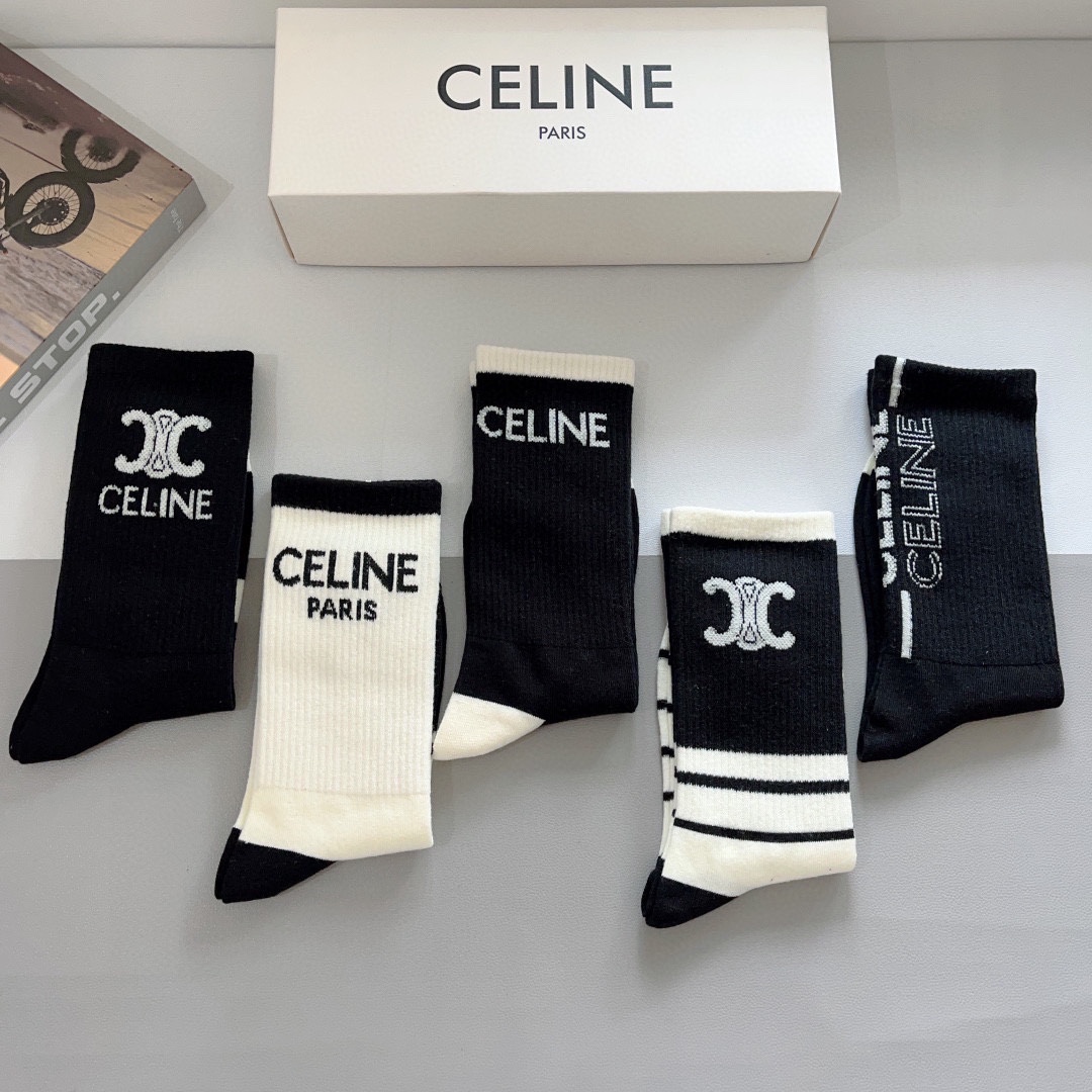 （一盒5双）
CELINE  赛琳 新款长筒袜子、纯棉面料，专柜同 步长筒袜子，💛大牌出街，潮人必备。超