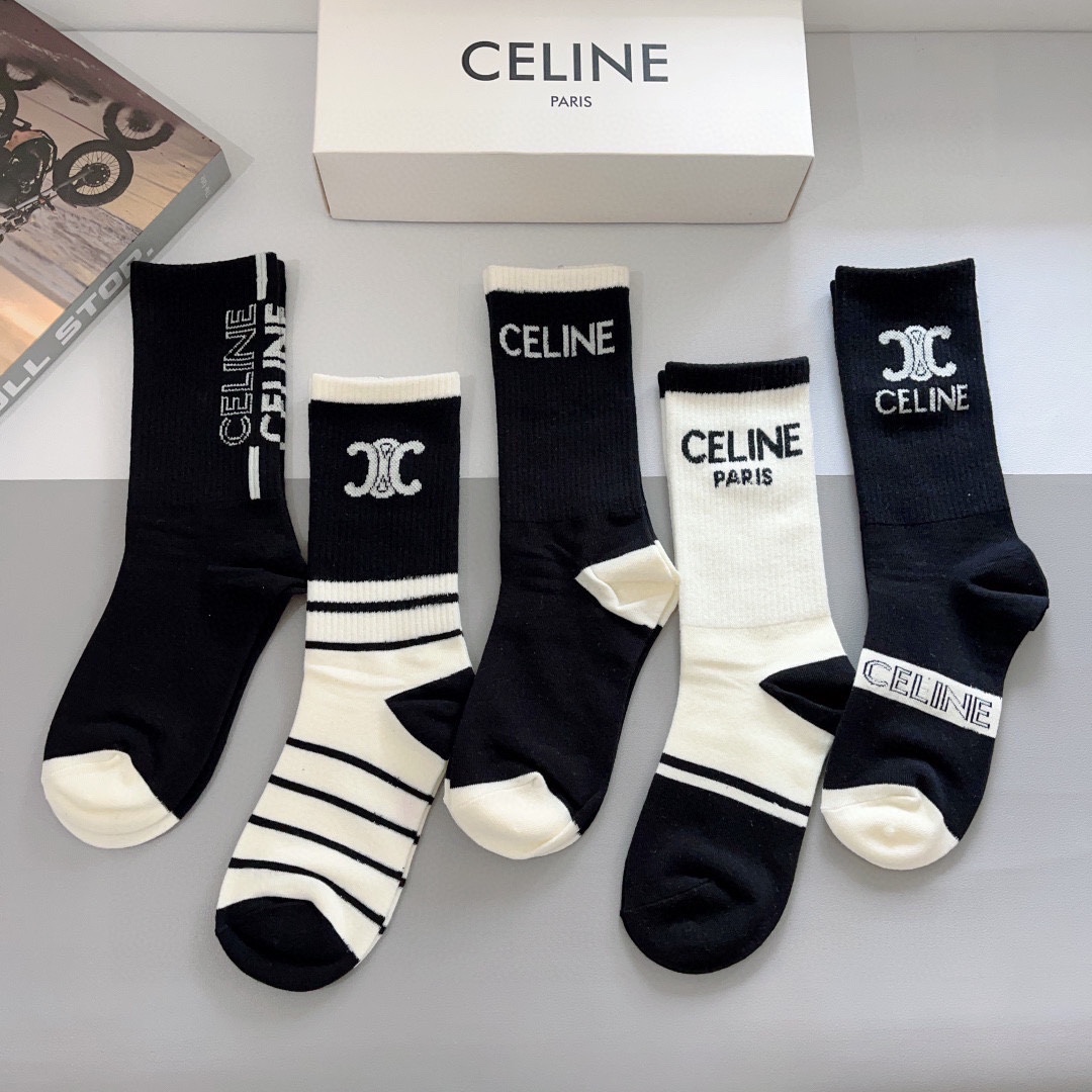 （一盒5双）
CELINE  赛琳 新款长筒袜子、纯棉面料，专柜同 步长筒袜子，💛大牌出街，潮人必备。超