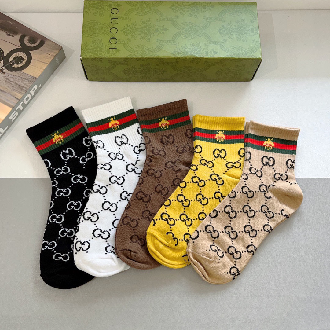 （一盒5双）
GUCCI 古奇2023新款袜子！纯棉面料，火爆图案，专柜同步中短筒袜子，大牌出街，潮人必