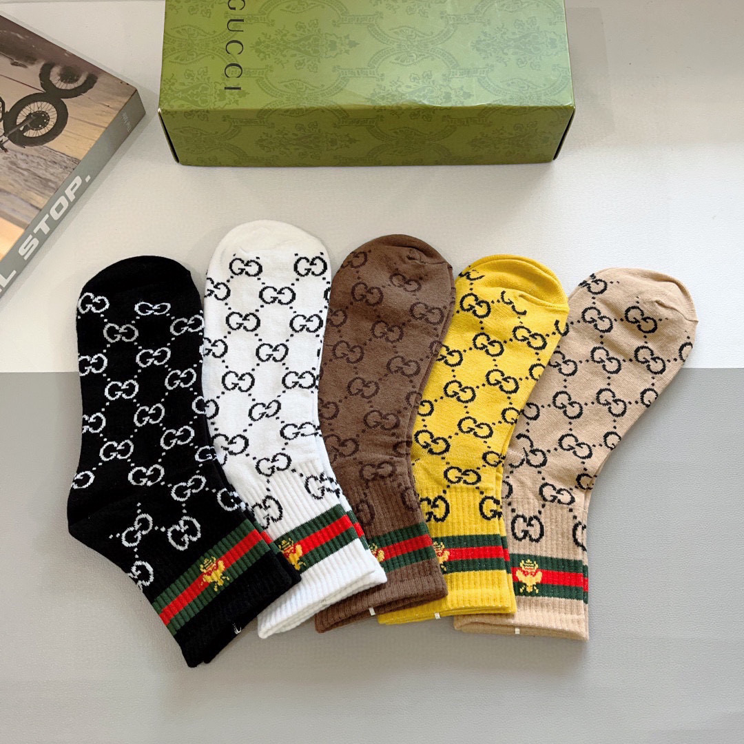 （一盒5双）
GUCCI 古奇2023新款袜子！纯棉面料，火爆图案，专柜同步中短筒袜子，大牌出街，潮人必