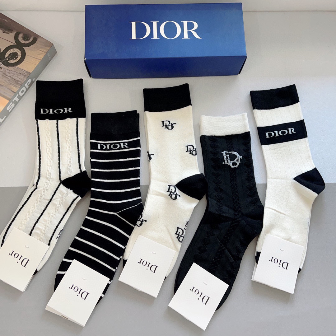 （一盒5双）
Dior 迪奥 新款网红竹棉长筒小腿袜子！爆款字母男款专柜同步长筒袜，💛大牌出街，潮人必备