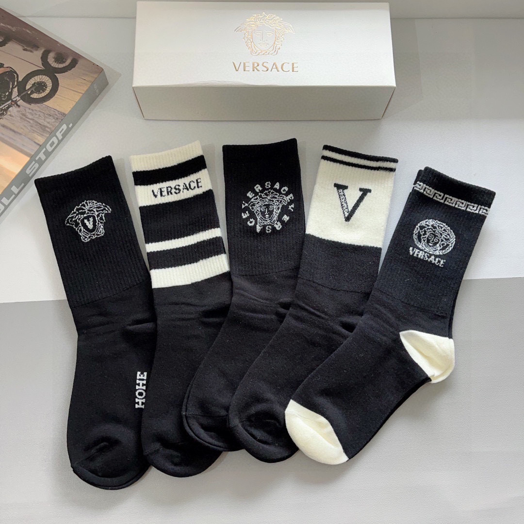 NO:294410,Packaging [one box and five pairs] VERSACE Versace is a must-have counter purchasing quality stockings for European and American big-name pure cotton stockings, super versatile style, recommended recommendations~~socks, stockings, socks, versace, versace, socks19860909配包装【一盒五双】 VERSACE范思哲 欧美大牌纯棉长筒袜潮人必不能少的专柜代购品质长筒袜子 ,超级百搭款、推荐推荐推荐～～袜子,丝袜,袜子,versace,versace,socks,accessory