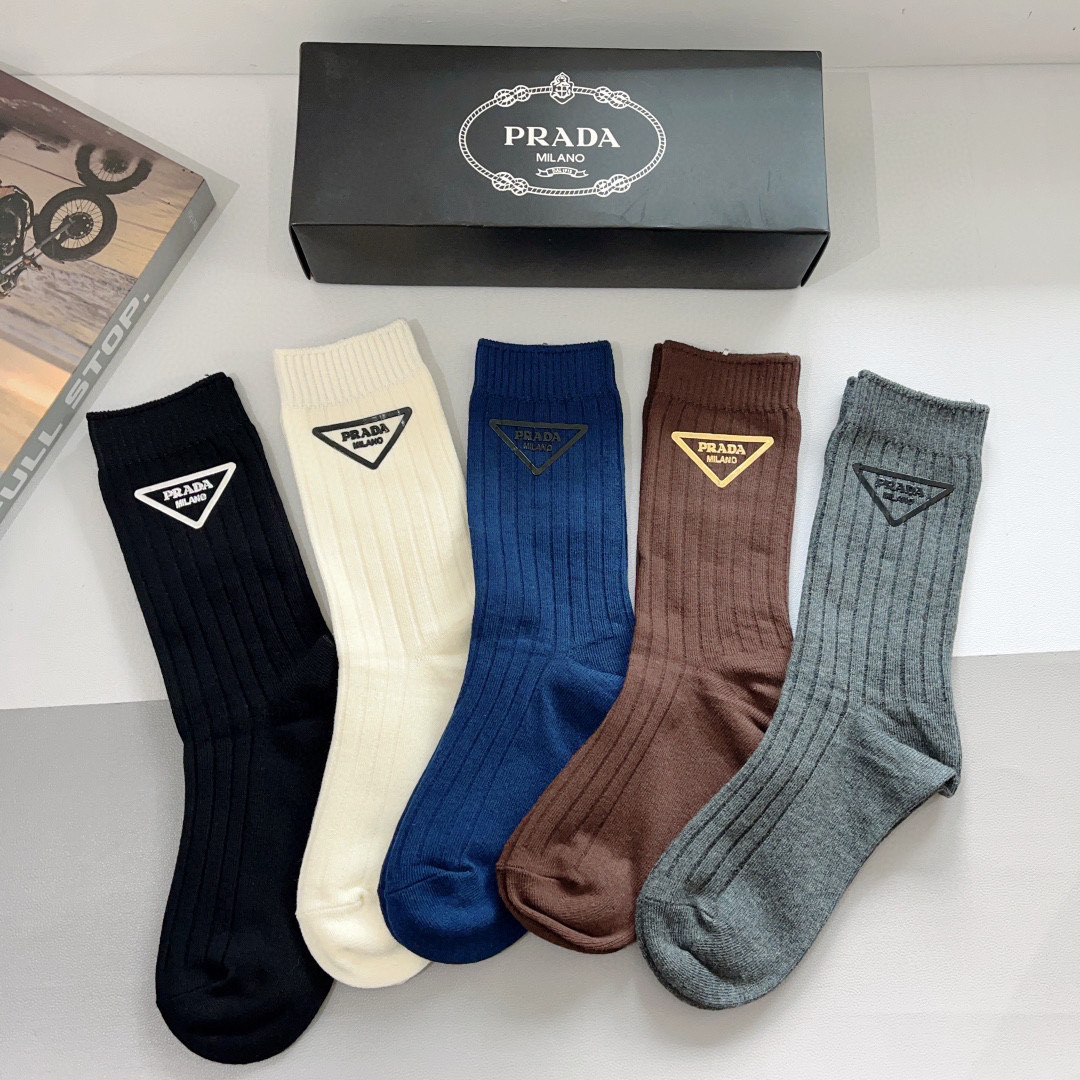 NO:294413,Packaging [one box of 5 pairs] PRADA · Prada high-quality super popular socks P home official website synchronous silicone hot stamping letter stockings, ins celebrity celebrity recommendations are very popular, pure cotton material, light, soft and breathable, universal in all seasons, European and American big brands on the street must-have socks, stockings, socks, prada, prada, socks19860909配包装【一盒5双】 PRADA · 普拉达高品质超级爆款袜子P家官网同步硅胶烫印字母长筒袜,ins明星网红推荐火爆至极纯棉材质,轻薄柔软透气,四季通用,欧美大牌街头必备 袜子,丝袜,袜子,prada,prada,socks,accessory
