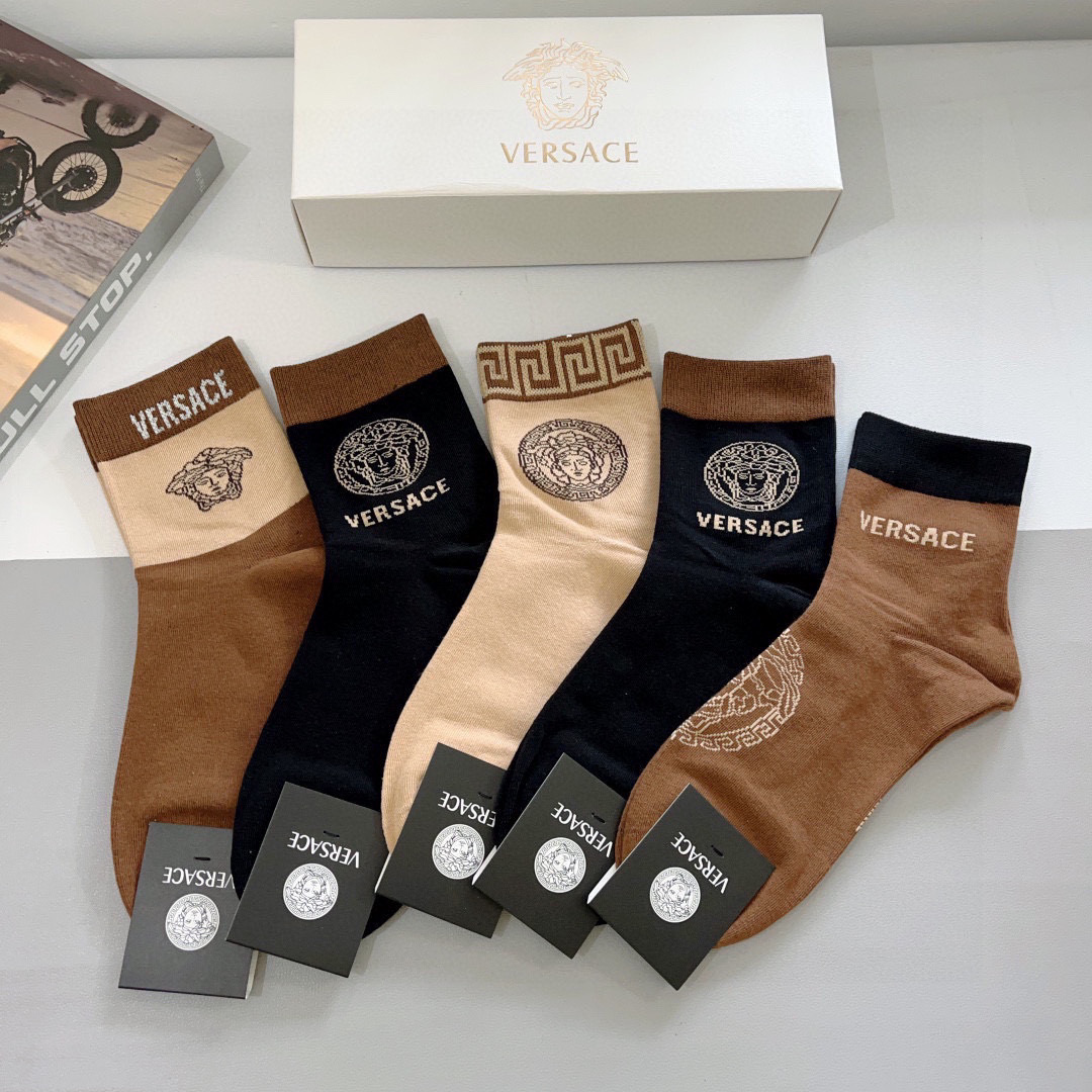 NO:294414,Packaging [one box and five pairs] VERSACE Versace is a must-have counter purchasing quality stockings for European and American big-name pure cotton stockings, super versatile style, recommended recommendations~~socks, stockings, socks, versace, versace, socks19860909配包装【一盒五双】 VERSACE范思哲 欧美大牌纯棉长筒袜潮人必不能少的专柜代购品质长筒袜子 ,超级百搭款、推荐推荐推荐～～袜子,丝袜,袜子,versace,versace,socks,accessory