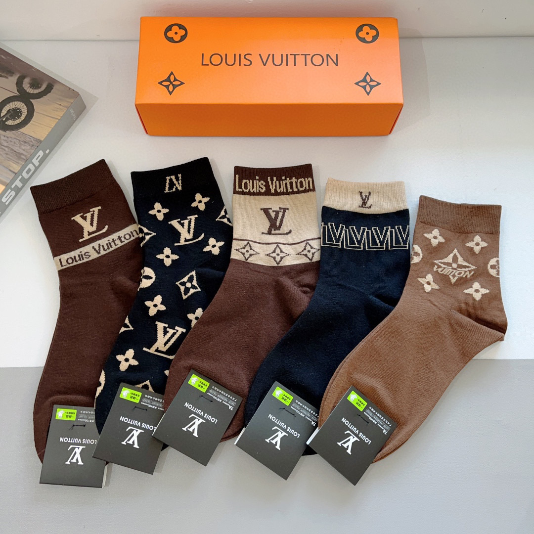NO:294420,Packaging (5 pairs per box) LV Louis Vuitton Super popular men's mid-tube socks, pure cotton fabric, a must-have for trendy people. Hot style, unique and fashionable and versatile style,!  You deserve combed cotton fabric, super soft material, comfortable and breathable, fashionable and versatile socks, stockings, socks, louis vuitton, louis vuitton, socks19860909配包装（一盒5双）  LV 路易威登 超火男款中筒袜子,纯棉面料,潮人必备 爆款,个性时尚百搭款,！你值得拥有哦精梳棉面料,超柔软材质,舒适透气,时尚百搭款 袜子,丝袜,袜子,louis vuitton,louis vuitton,socks,accessory