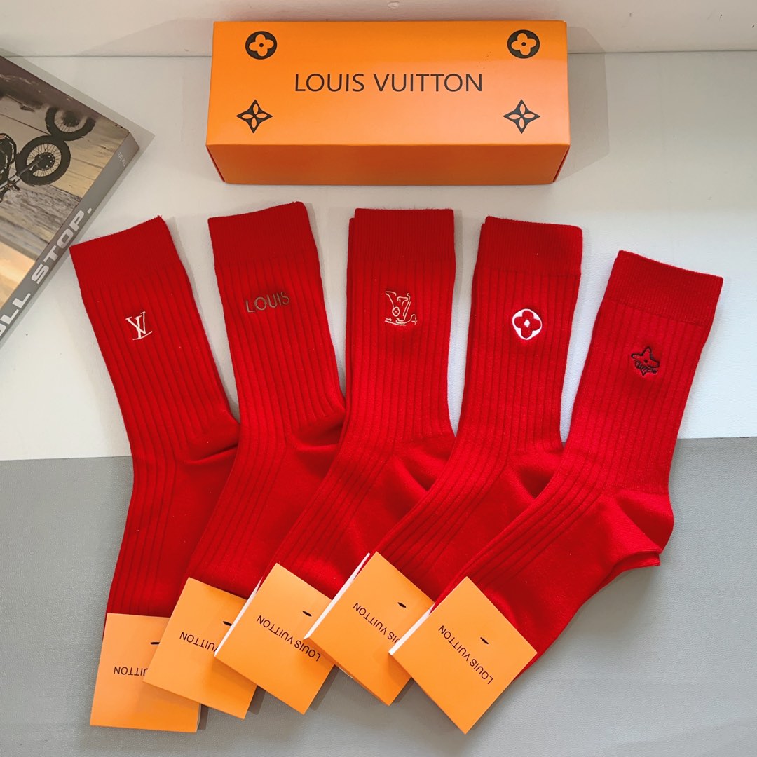 NO:294437,Packaging (one box of 5 pairs) LV Louis Vuitton Super hot embroidery hot small items, pure cotton fabric, must-have for trendy people Hot products, classic letter logo mid-tube socks, personalized fashionable and versatile style, you deserve to have combed cotton fabric, super soft material, comfortable and breathable, fashionable and versatile style Socks, stockings, socks, louis vuitton, louis vuitton, socks19860909配包装（一盒5双）  LV 路易威登 超火刺绣红红火火小单品,纯棉面料,潮人必备 爆款,经典字母logo中筒袜,个性时尚百搭款,你值得拥有哦精梳棉面料,超柔软材质,舒适透气,时尚百搭款 袜子,丝袜,袜子,louis vuitton,louis vuitton,socks,accessory