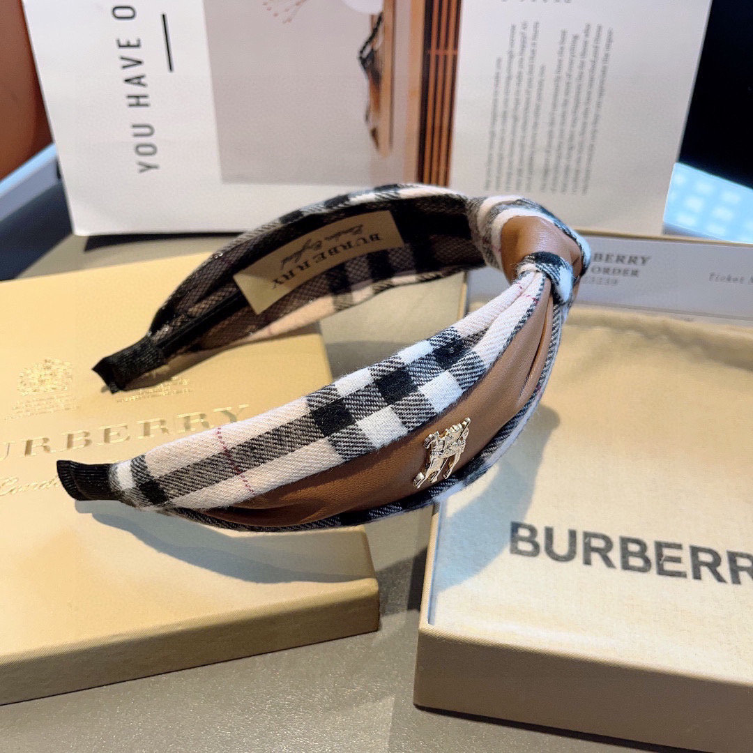 
巴宝莉BURBERRY 新款拼皮发箍，客供面料 🎀细节全部实拍！非常耐看又百搭、百搭款适合各种场合搭配