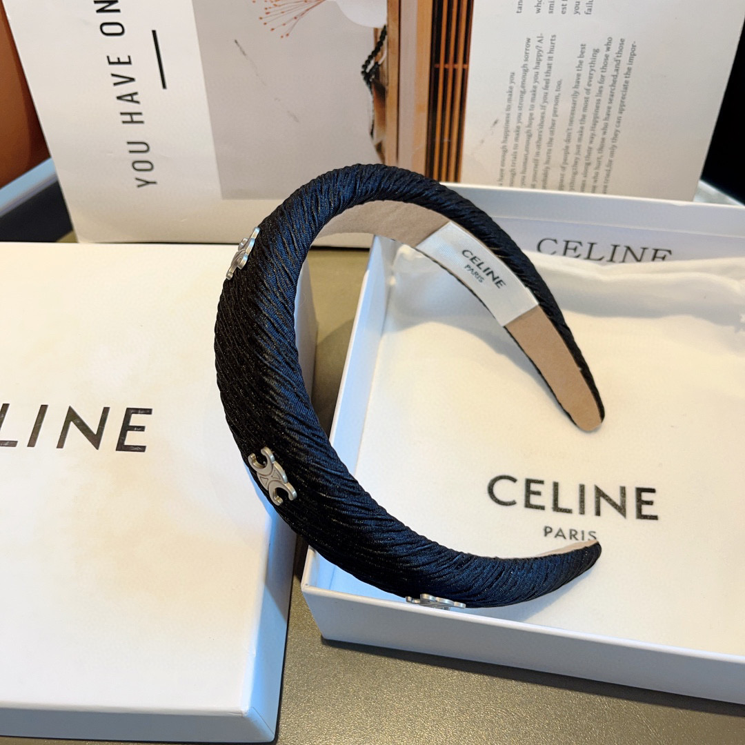 
CELINE（赛琳）官方经典新款螺纹褶皱发箍，女神必备头箍，非常舒时尚百搭，舒适潮流款！