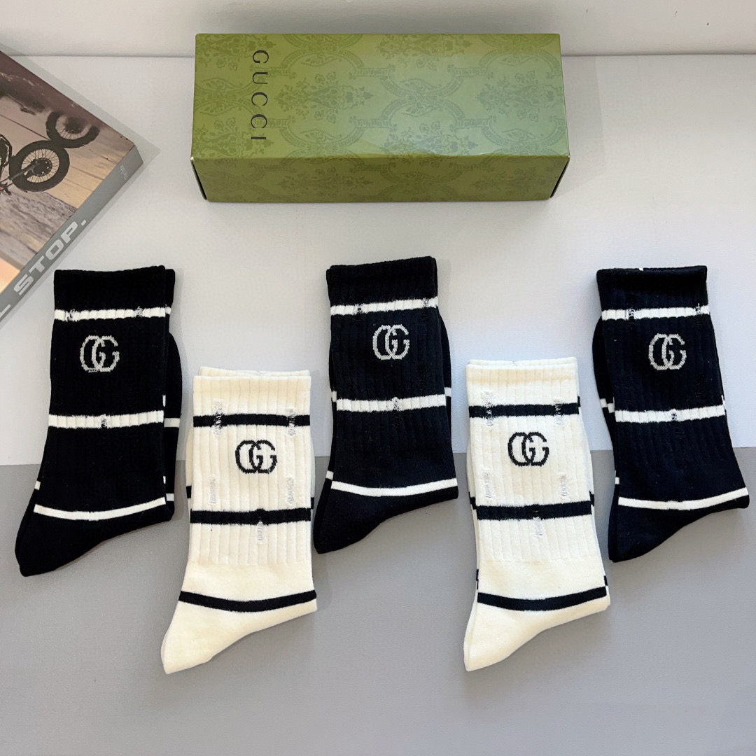 （一盒5双）
Gucci 古奇 新款ＧG小腿堆堆破洞袜！纯棉面料，火爆logo图案，专柜同步长筒袜子，💛