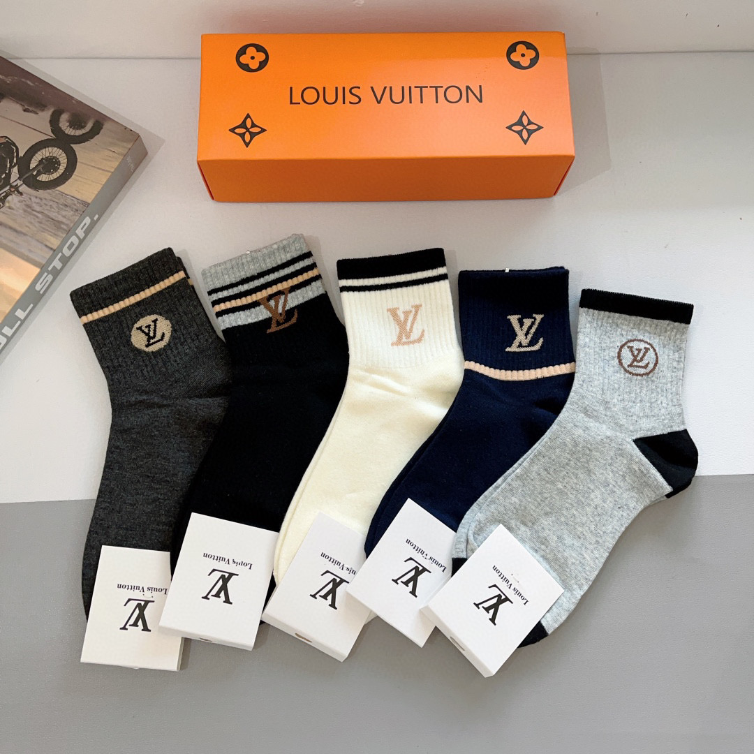 NO:294953,Packaging (one box of 5 pairs) LV Louis Vuitton Classic men's pure cotton socks, a must-have for trendy people Classic letter logo mid-tube socks, super soft material, comfortable and breathable, fashionable and versatile socks, stockings, socks, louis vuitton, louis vuitton, socks19860909配包装（一盒5双）  LV 路易威登 经典男款纯棉袜子,潮人必备 经典字母logo中筒袜,超柔软材质,舒适透气,时尚百搭款 袜子,丝袜,袜子,louis vuitton,louis vuitton,socks,accessory
